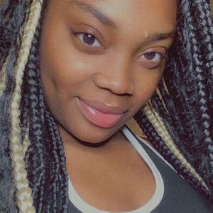 Meet your Posher, Nayeli